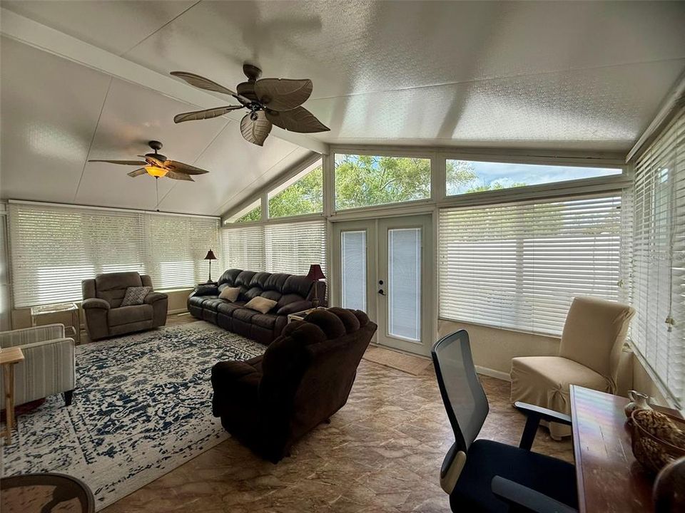 For Sale: $160,000 (2 beds, 1 baths, 408 Square Feet)