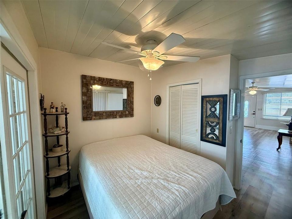 For Sale: $160,000 (2 beds, 1 baths, 408 Square Feet)