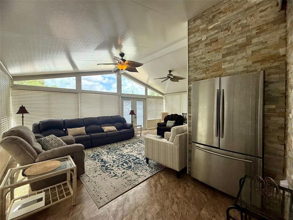 For Sale: $160,000 (2 beds, 1 baths, 408 Square Feet)