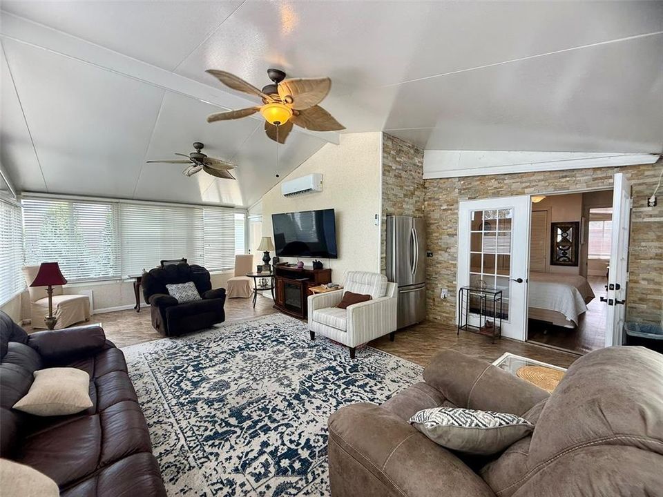 For Sale: $160,000 (2 beds, 1 baths, 408 Square Feet)