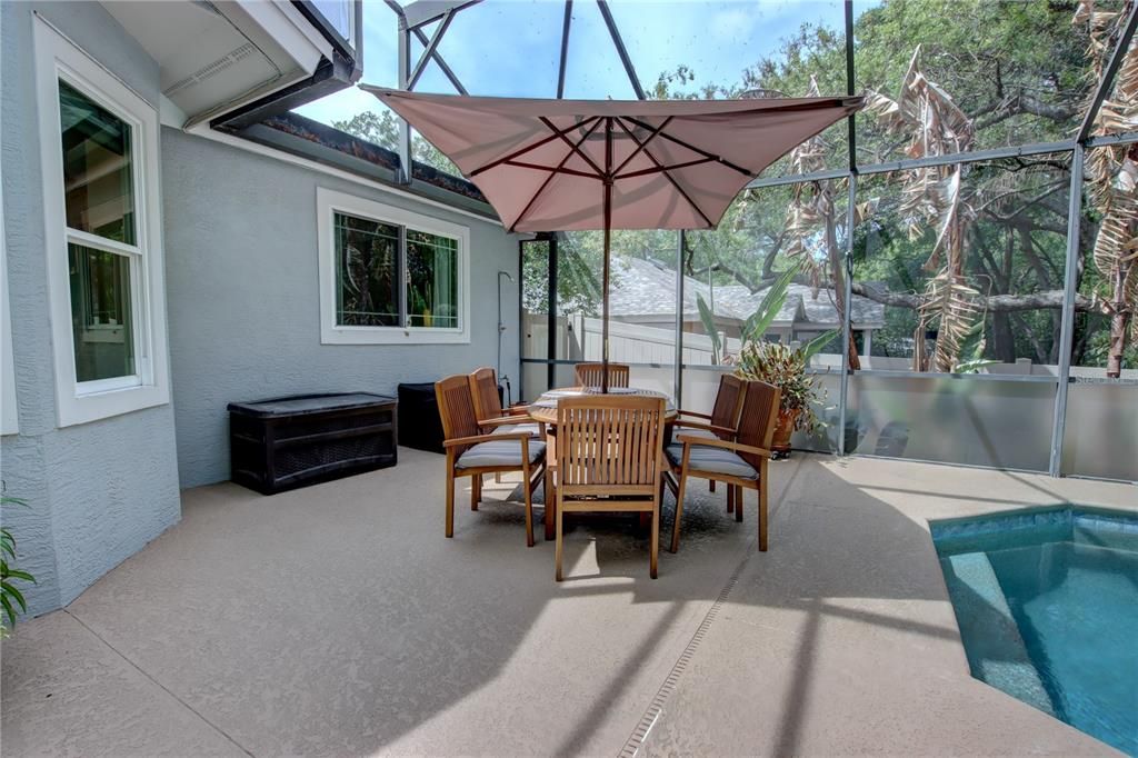 Active With Contract: $563,000 (4 beds, 2 baths, 2022 Square Feet)