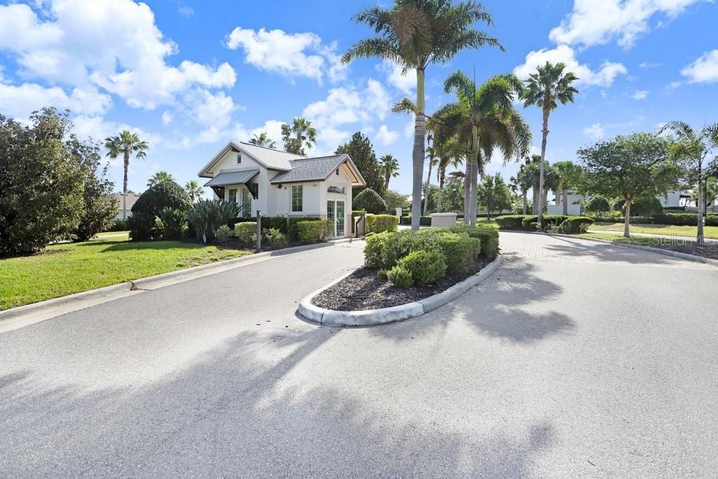 Active With Contract: $650,000 (4 beds, 3 baths, 2568 Square Feet)