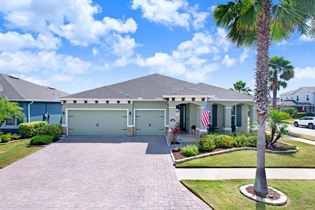 Active With Contract: $650,000 (4 beds, 3 baths, 2568 Square Feet)
