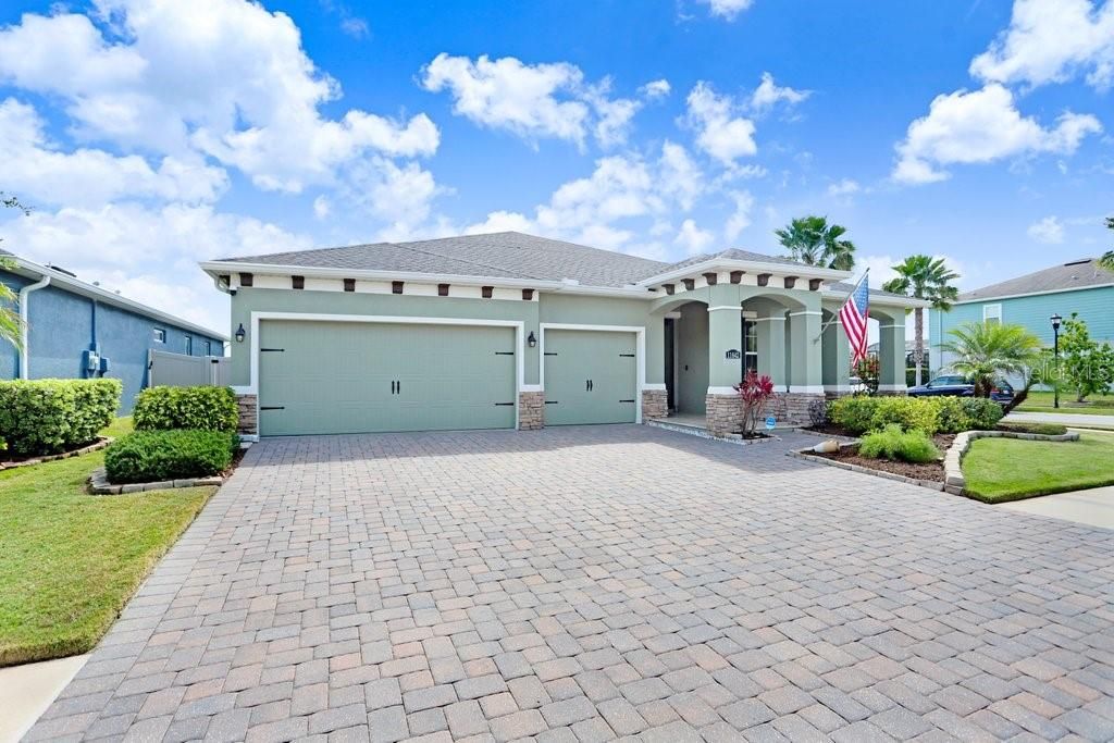 Active With Contract: $650,000 (4 beds, 3 baths, 2568 Square Feet)
