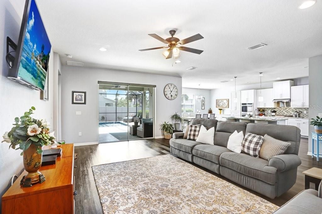 Active With Contract: $650,000 (4 beds, 3 baths, 2568 Square Feet)