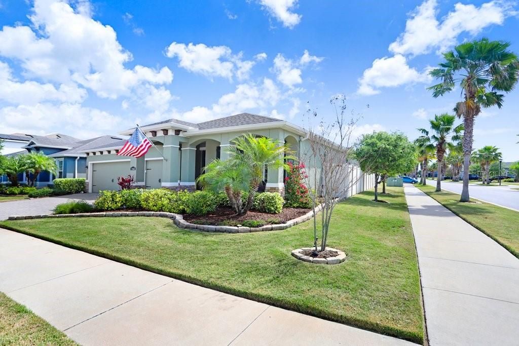 Active With Contract: $650,000 (4 beds, 3 baths, 2568 Square Feet)