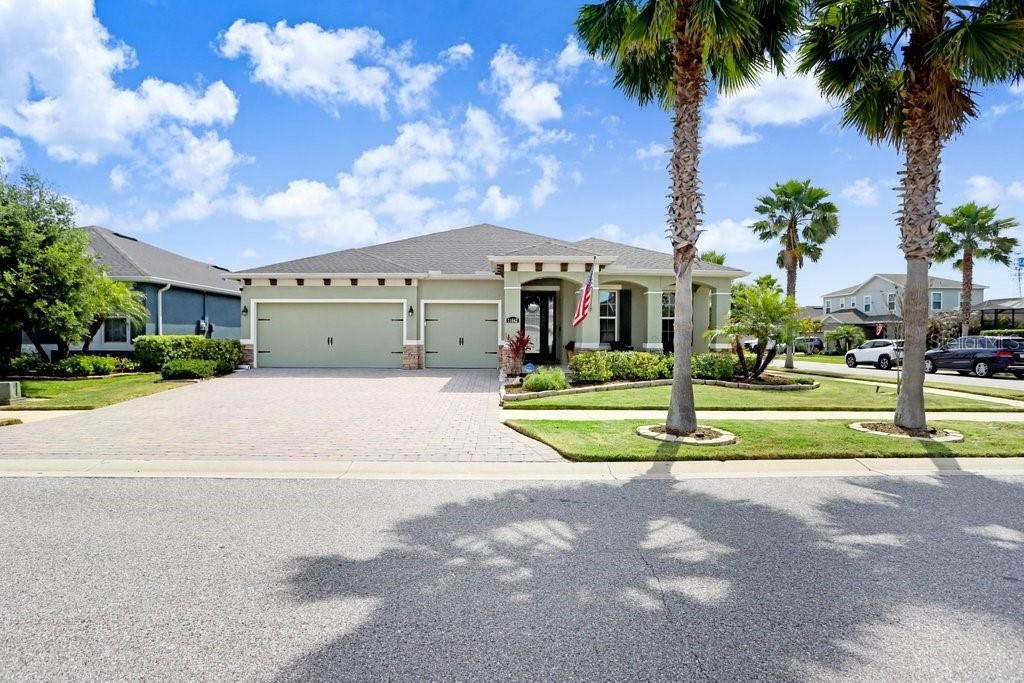 Active With Contract: $650,000 (4 beds, 3 baths, 2568 Square Feet)