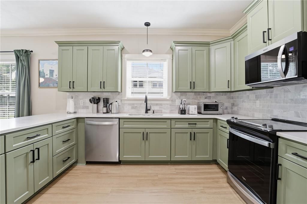 Active With Contract: $600,000 (4 beds, 3 baths, 1800 Square Feet)