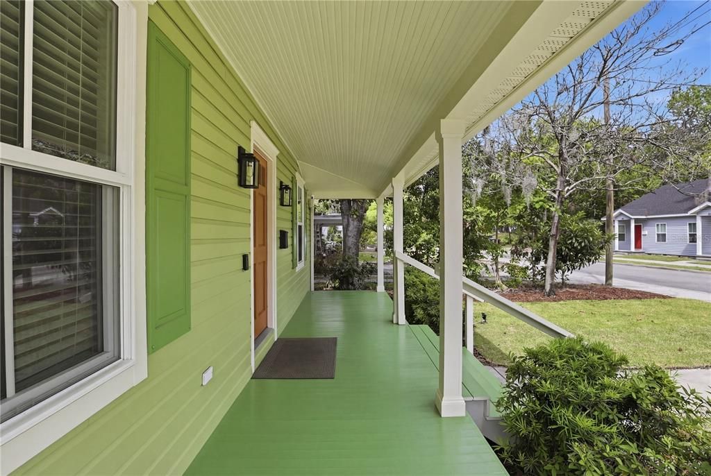 Active With Contract: $600,000 (4 beds, 3 baths, 1800 Square Feet)