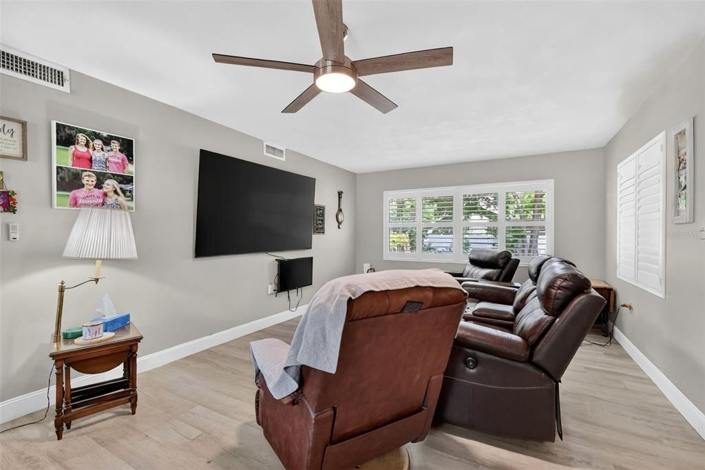 For Sale: $299,000 (3 beds, 2 baths, 1596 Square Feet)
