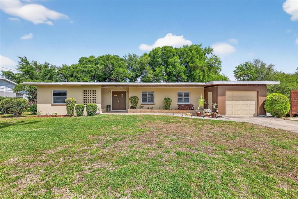 For Sale: $299,000 (3 beds, 2 baths, 1596 Square Feet)
