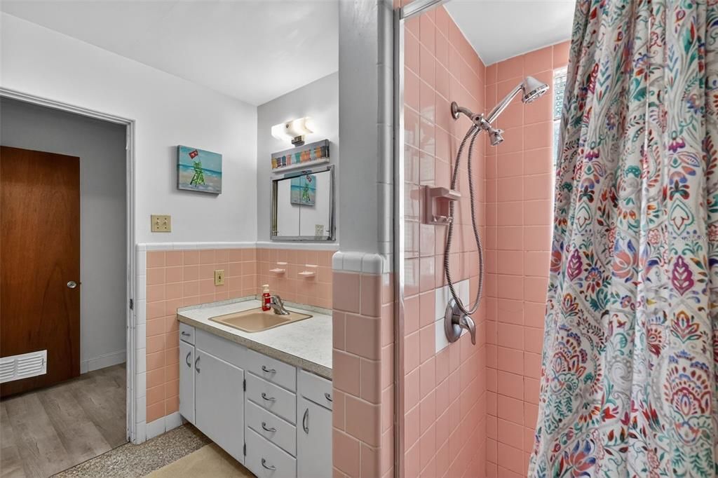 For Sale: $299,000 (3 beds, 2 baths, 1596 Square Feet)