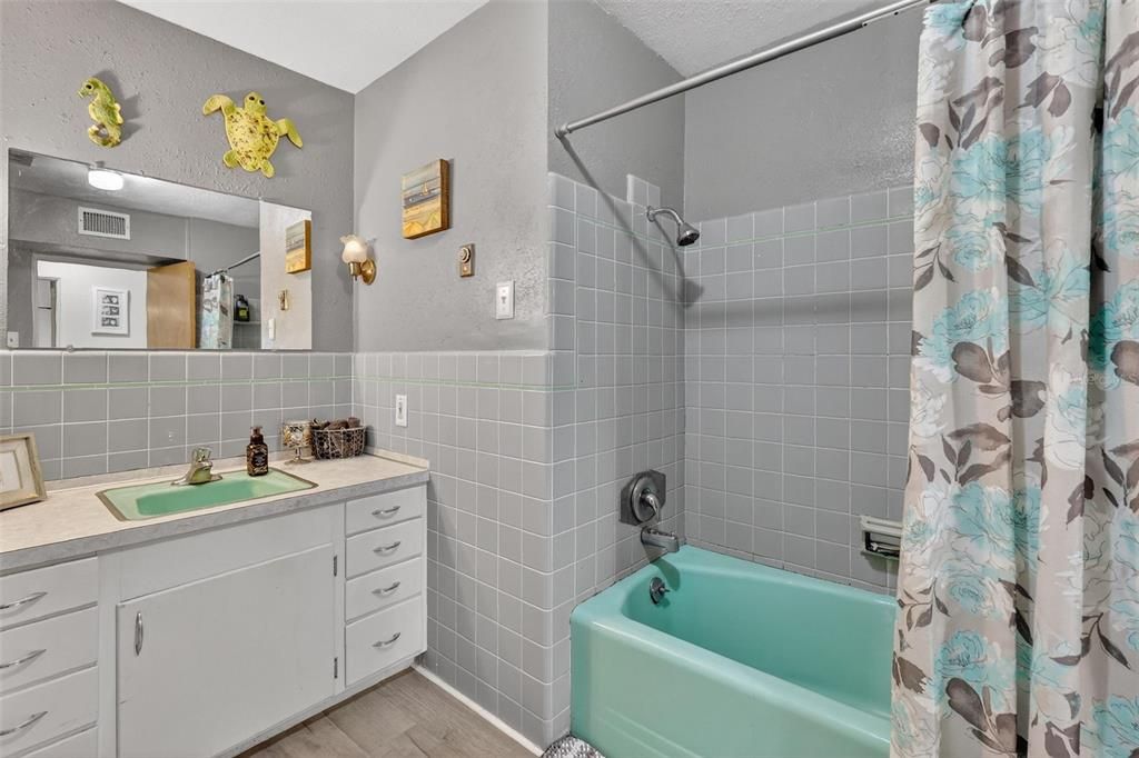 For Sale: $299,000 (3 beds, 2 baths, 1596 Square Feet)