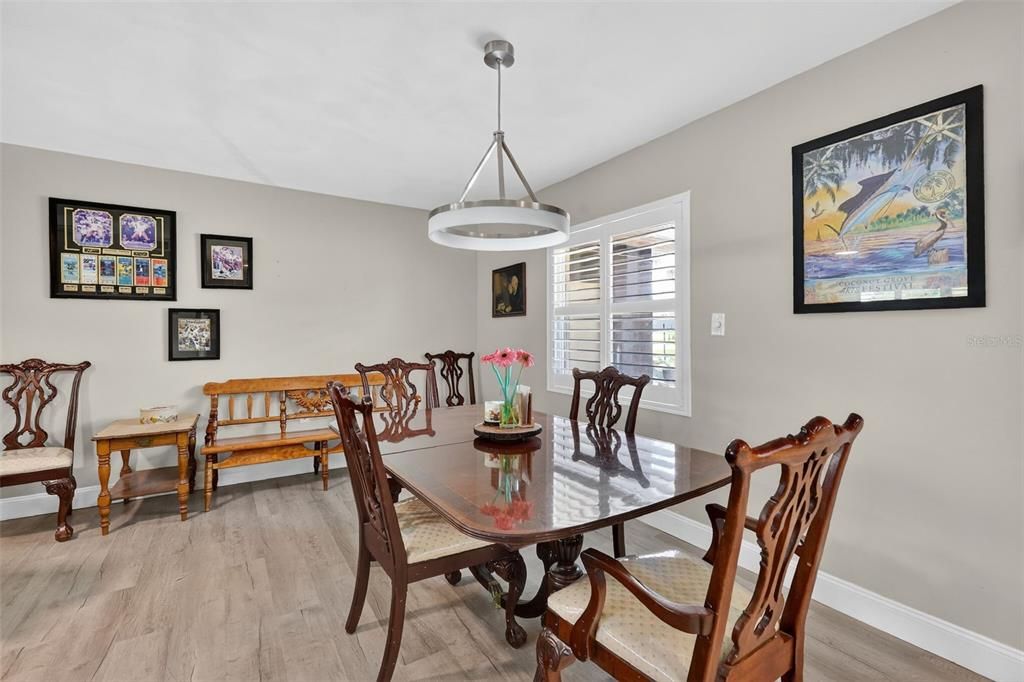 For Sale: $299,000 (3 beds, 2 baths, 1596 Square Feet)
