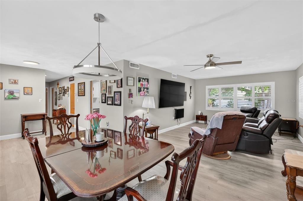 For Sale: $299,000 (3 beds, 2 baths, 1596 Square Feet)