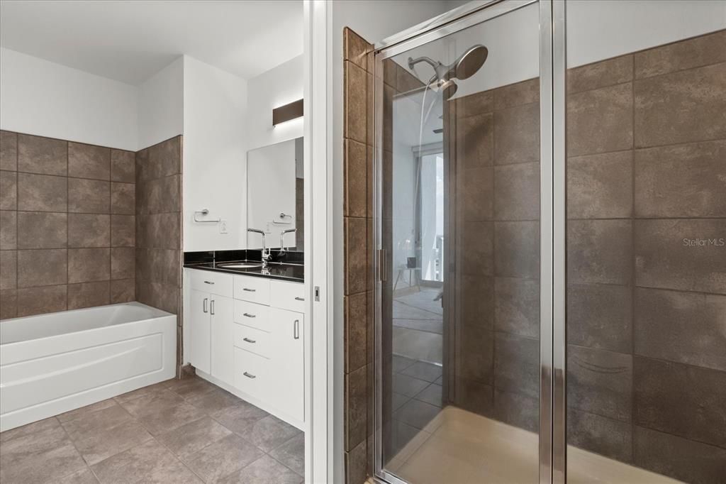 Active With Contract: $474,900 (2 beds, 2 baths, 1268 Square Feet)
