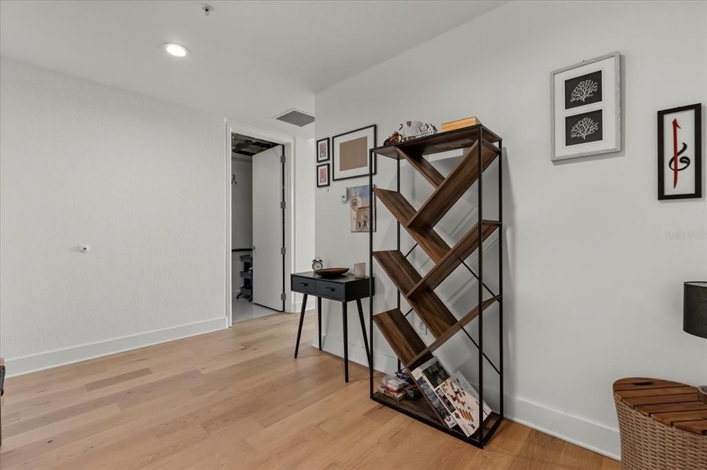 Active With Contract: $474,900 (2 beds, 2 baths, 1268 Square Feet)