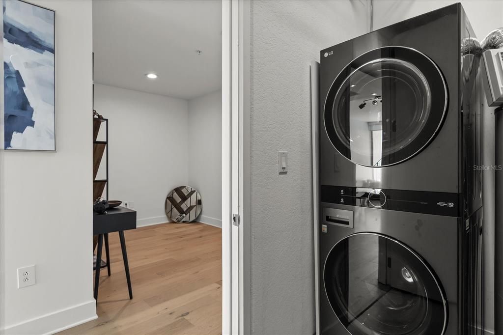 Active With Contract: $474,900 (2 beds, 2 baths, 1268 Square Feet)