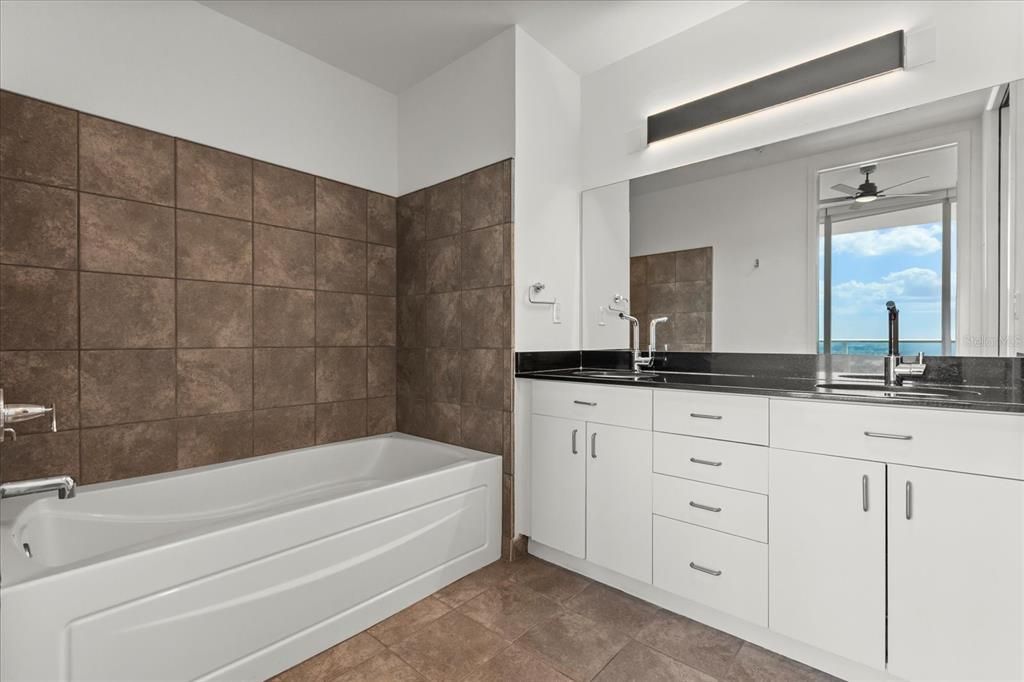 Active With Contract: $474,900 (2 beds, 2 baths, 1268 Square Feet)