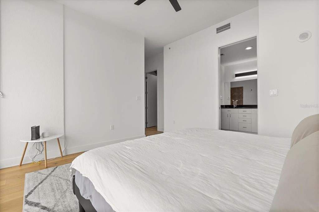 Active With Contract: $474,900 (2 beds, 2 baths, 1268 Square Feet)