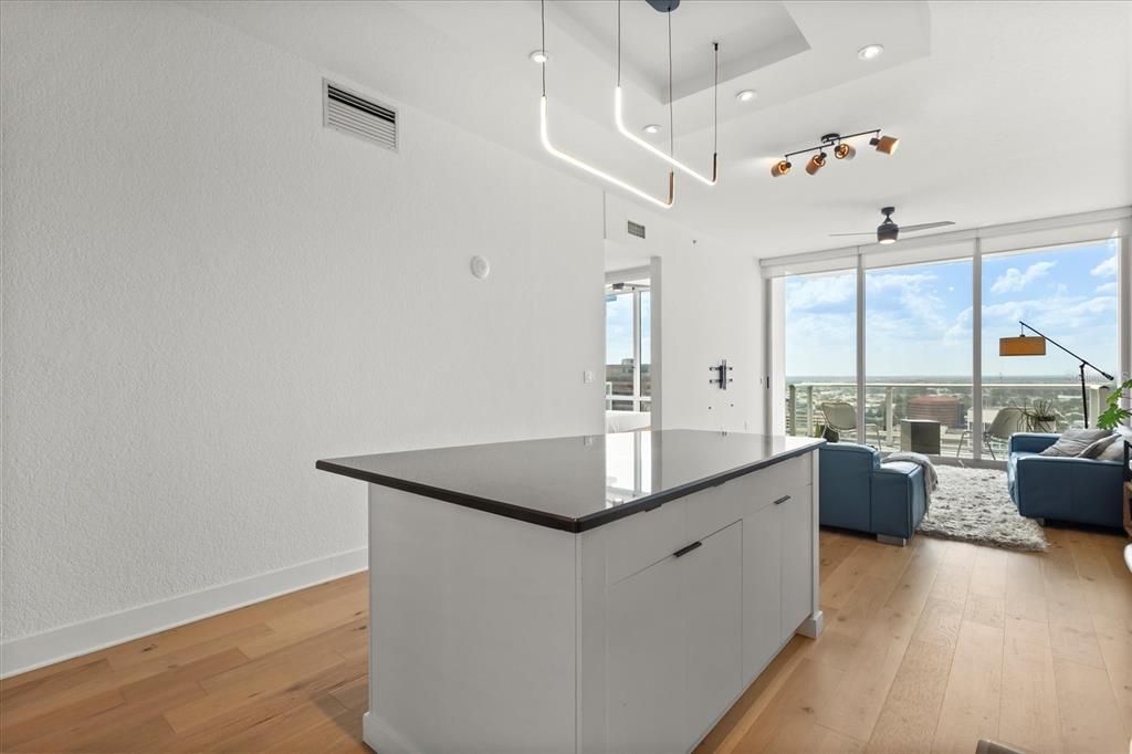 Active With Contract: $474,900 (2 beds, 2 baths, 1268 Square Feet)