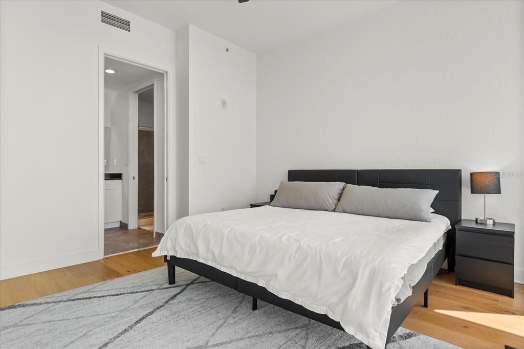 Active With Contract: $474,900 (2 beds, 2 baths, 1268 Square Feet)