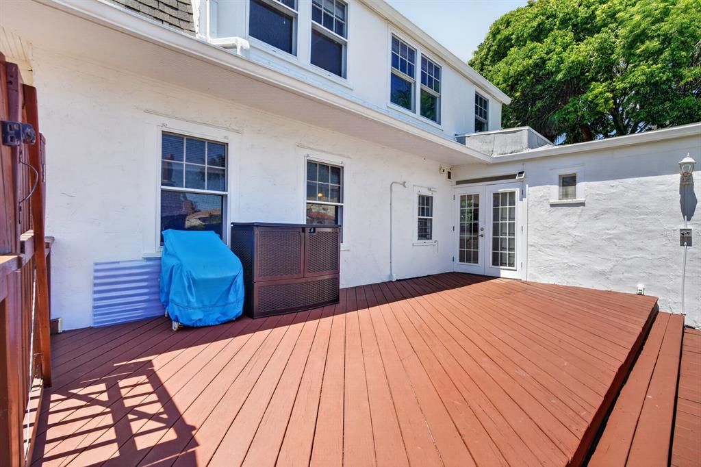 For Sale: $649,000 (6 beds, 4 baths, 3116 Square Feet)