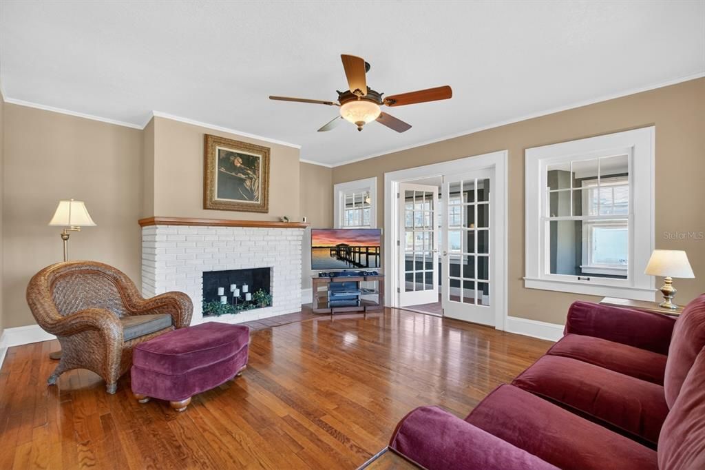 For Sale: $649,000 (6 beds, 4 baths, 3116 Square Feet)