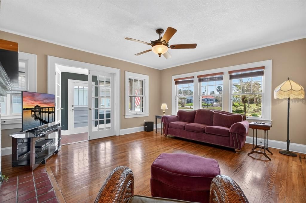 For Sale: $649,000 (6 beds, 4 baths, 3116 Square Feet)
