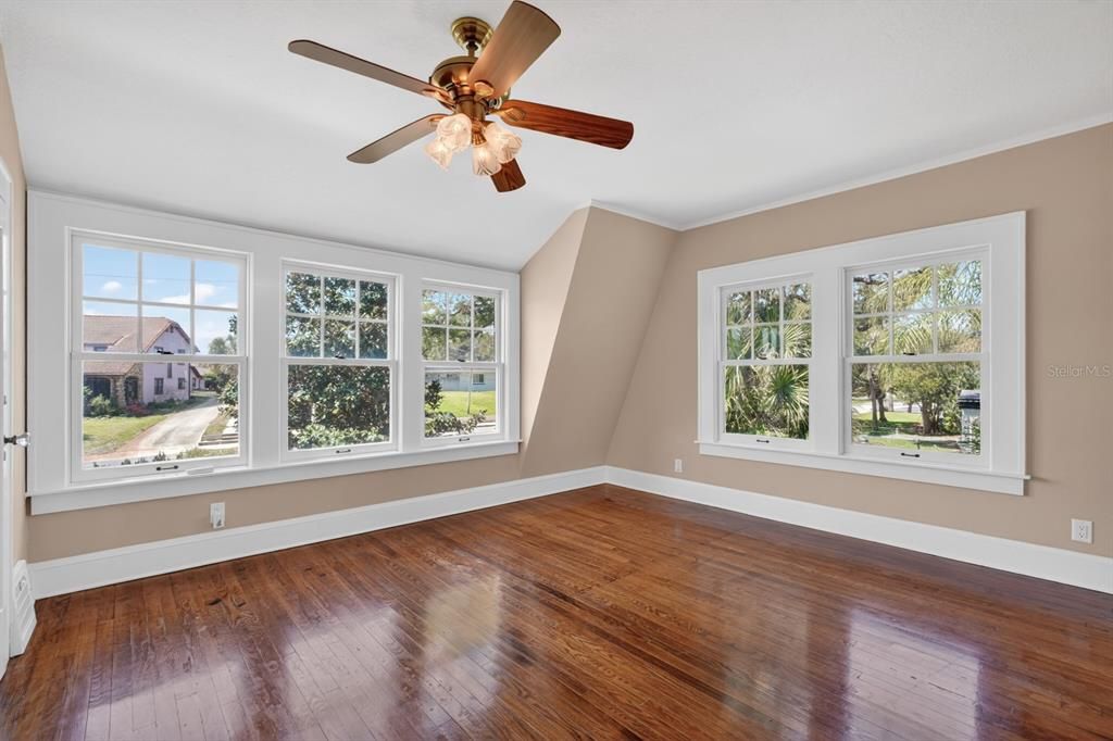 For Sale: $649,000 (6 beds, 4 baths, 3116 Square Feet)