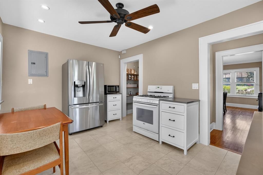 For Sale: $649,000 (6 beds, 4 baths, 3116 Square Feet)