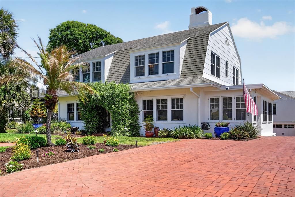 For Sale: $649,000 (6 beds, 4 baths, 3116 Square Feet)
