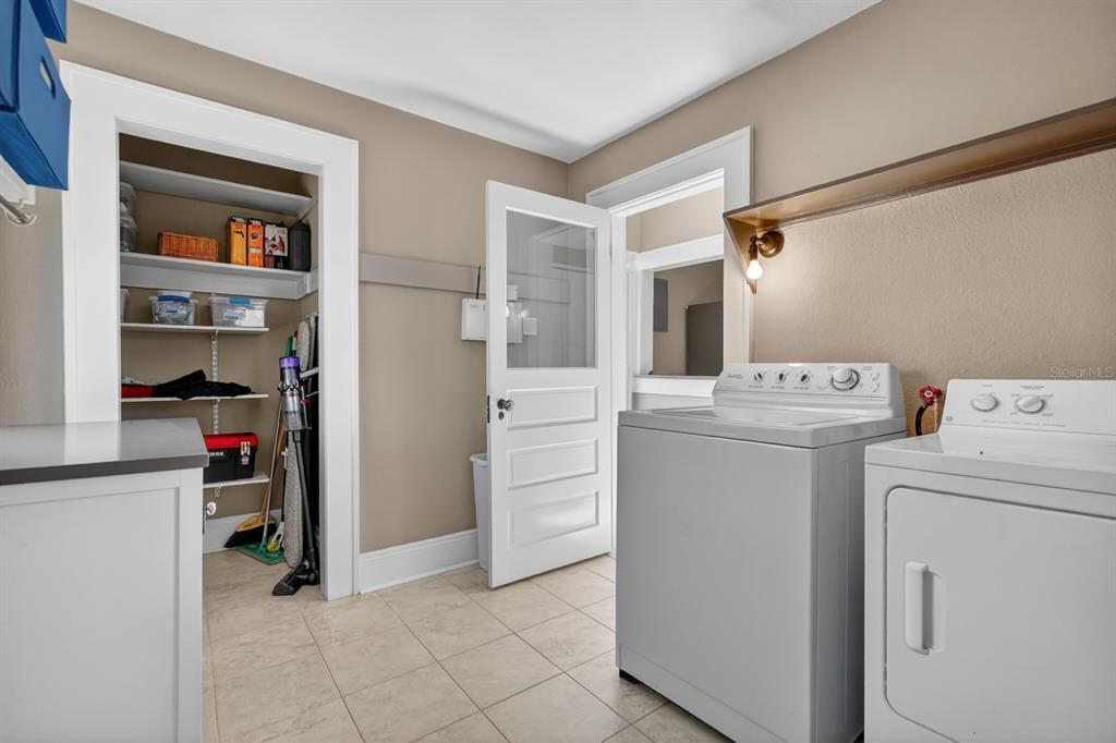 For Sale: $649,000 (6 beds, 4 baths, 3116 Square Feet)