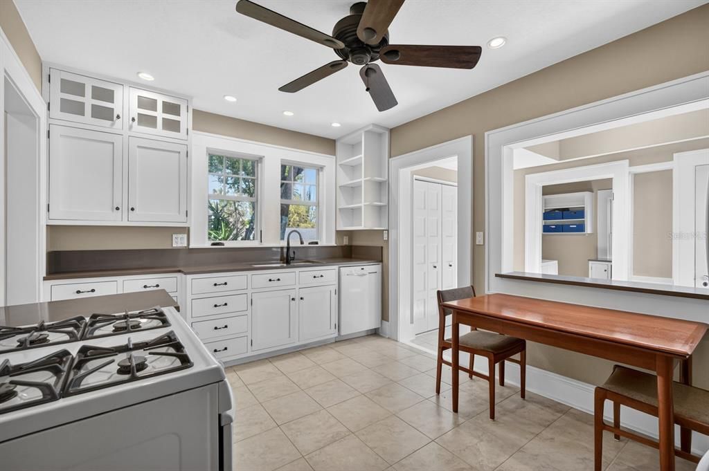 For Sale: $649,000 (6 beds, 4 baths, 3116 Square Feet)