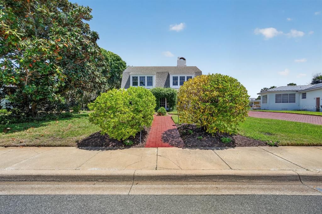 For Sale: $649,000 (6 beds, 4 baths, 3116 Square Feet)