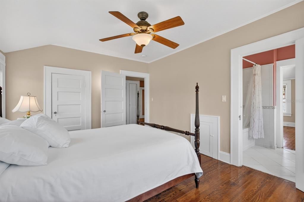 For Sale: $649,000 (6 beds, 4 baths, 3116 Square Feet)