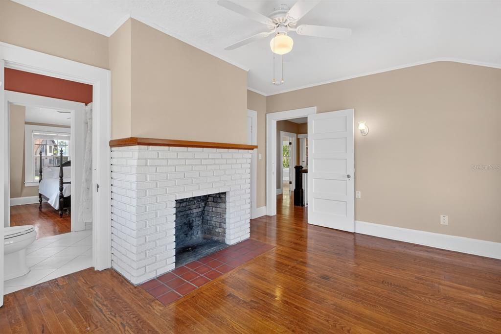 For Sale: $649,000 (6 beds, 4 baths, 3116 Square Feet)