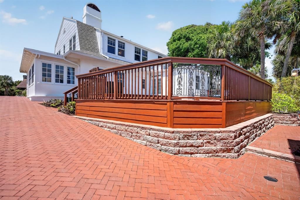 For Sale: $649,000 (6 beds, 4 baths, 3116 Square Feet)