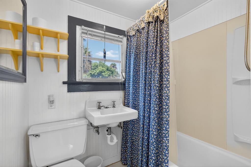 For Sale: $649,000 (6 beds, 4 baths, 3116 Square Feet)