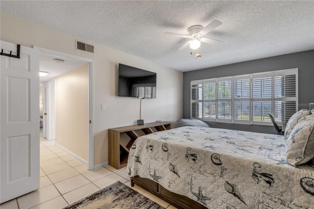 For Sale: $289,000 (2 beds, 1 baths, 838 Square Feet)