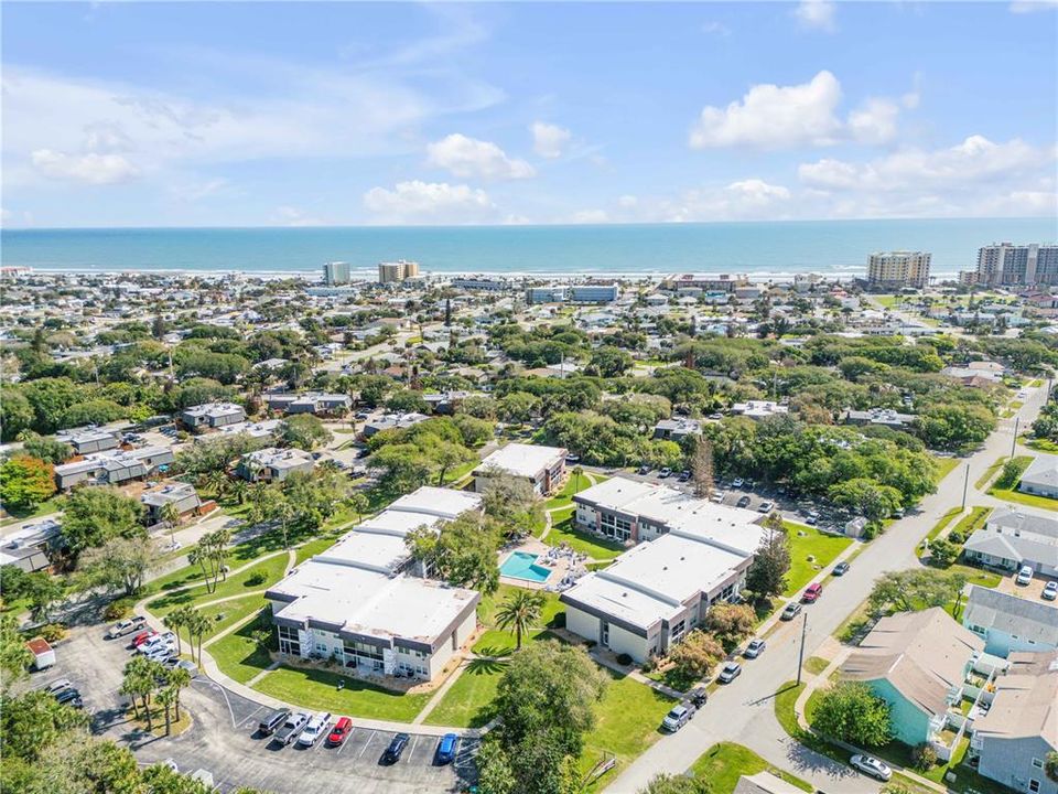 For Sale: $289,000 (2 beds, 1 baths, 838 Square Feet)