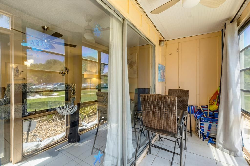 For Sale: $289,000 (2 beds, 1 baths, 838 Square Feet)