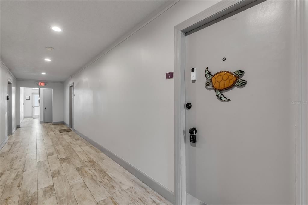 For Sale: $289,000 (2 beds, 1 baths, 838 Square Feet)