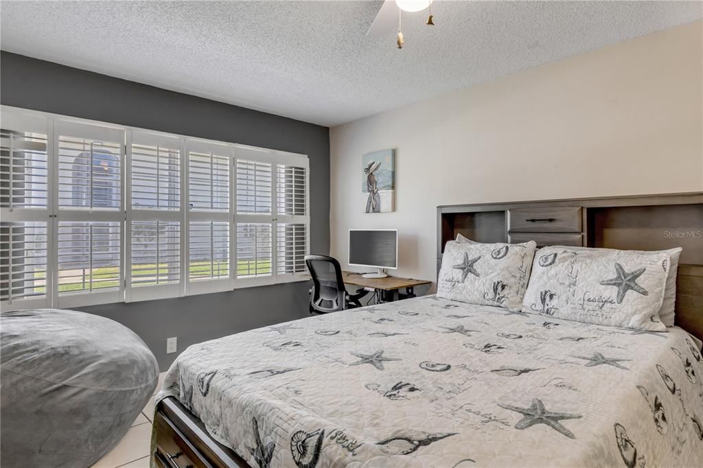 For Sale: $289,000 (2 beds, 1 baths, 838 Square Feet)