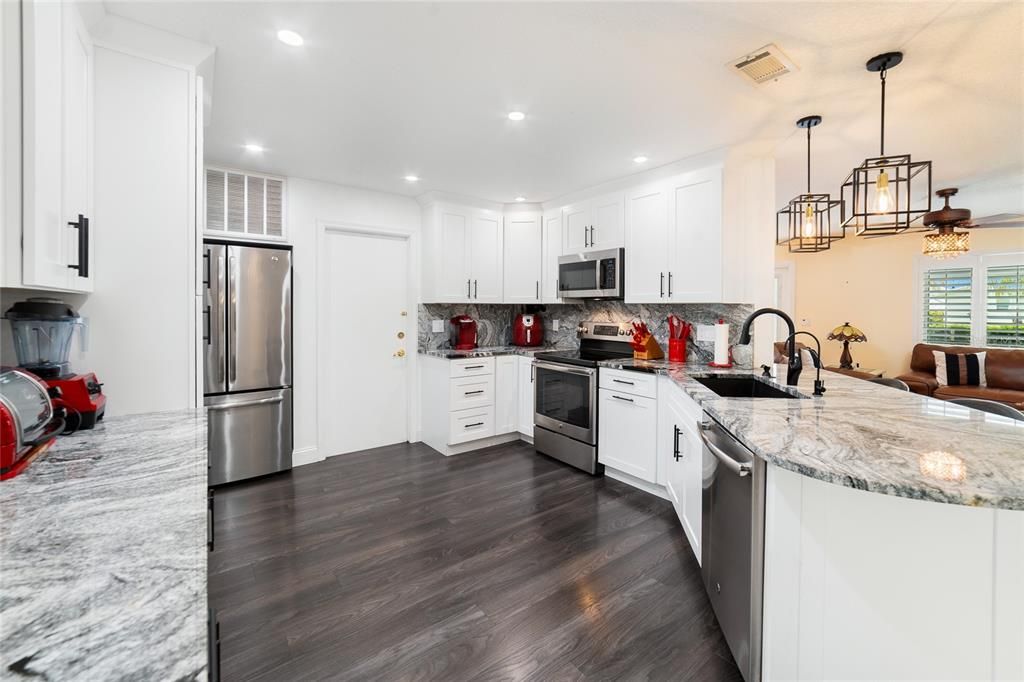 For Sale: $362,900 (2 beds, 2 baths, 1624 Square Feet)