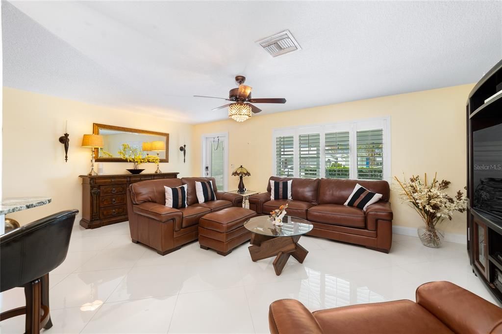 For Sale: $362,900 (2 beds, 2 baths, 1624 Square Feet)