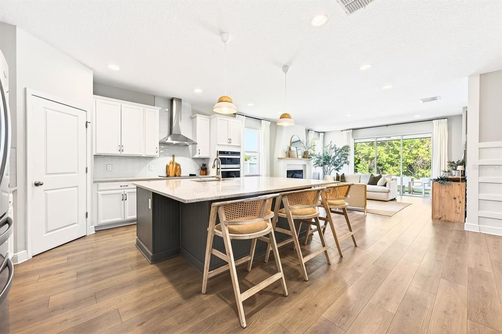 En Venta: $569,000 (5 camas, 3 baños, 3191 Pies cuadrados)
