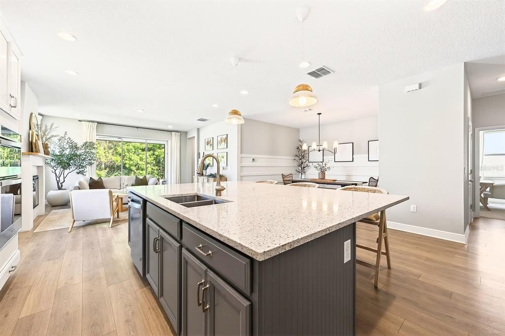 En Venta: $569,000 (5 camas, 3 baños, 3191 Pies cuadrados)