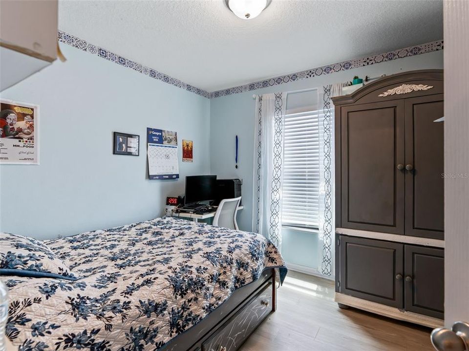 Activo con contrato: $289,000 (4 camas, 2 baños, 1825 Pies cuadrados)