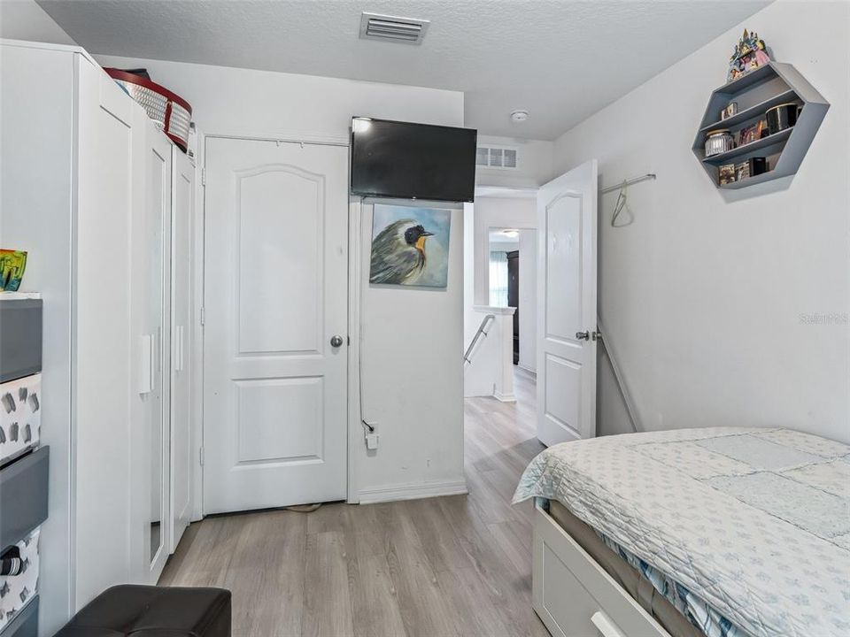 Activo con contrato: $289,000 (4 camas, 2 baños, 1825 Pies cuadrados)